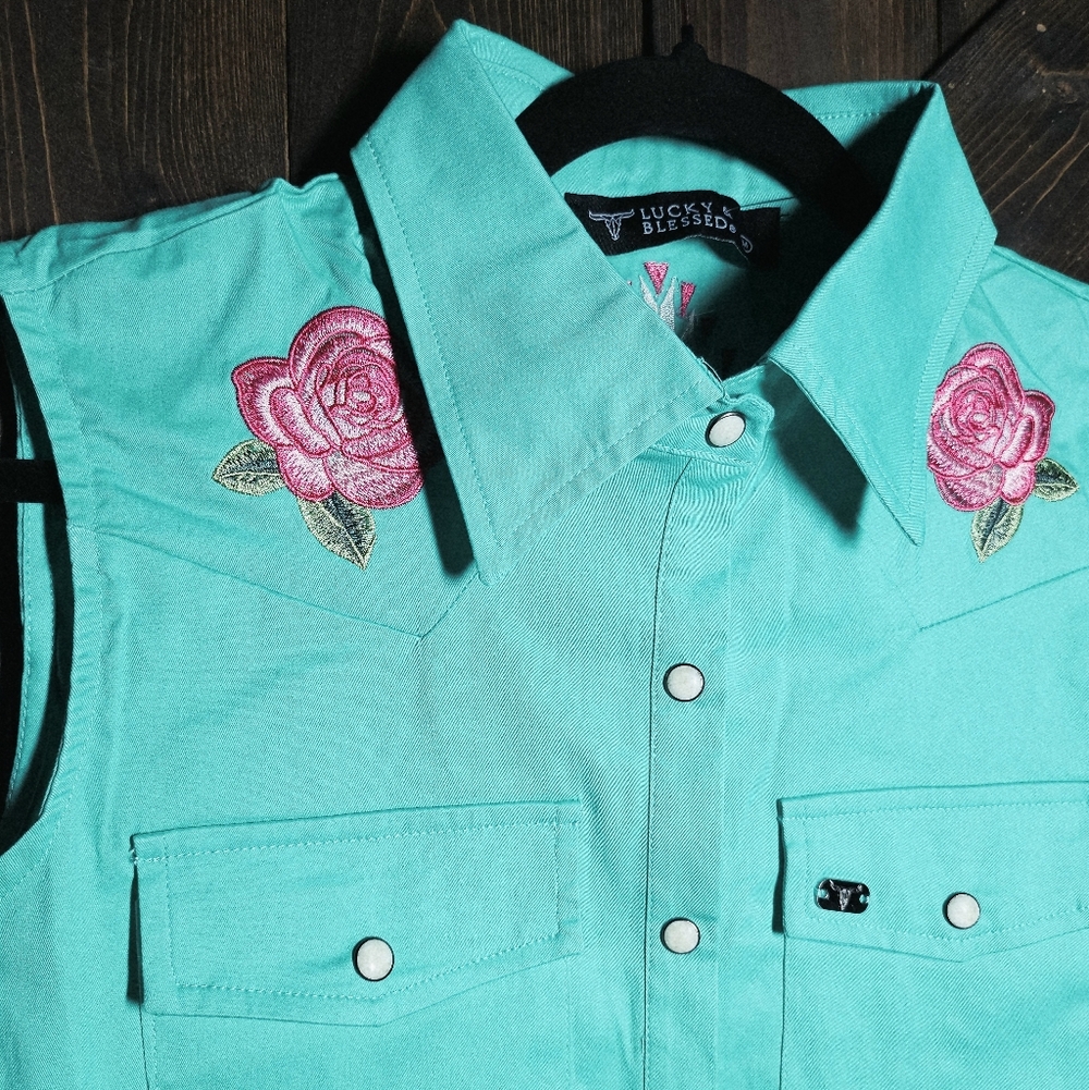 NWT Turquoise Pearl Snap Button Down Floral Embroidered Sleeveless Dress - Picture 5 of 7